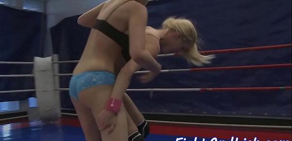  Petite babe orally pleasured after fighting